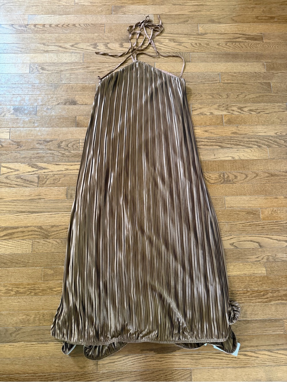 MISSGUIDED Pleated Halter Maxi Dress With Ruffle Hem Gold Small